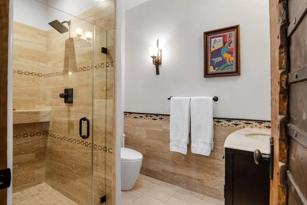 Alameda Escondido - Historic East Side Luxury, Walk Everywhere