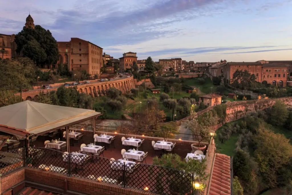 Hotel Athena