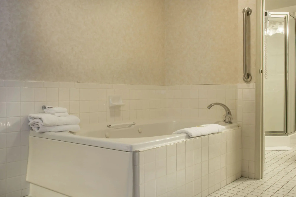 Village Inn & Suites