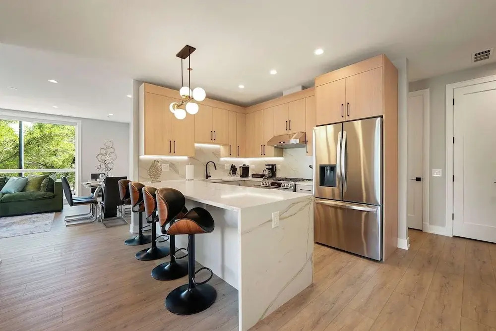Welcoming Month Long Stays 2BD 2BA With Parking