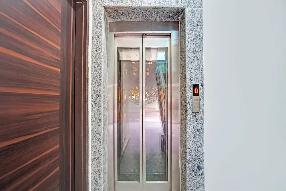 Fabhotel Comfort Inn