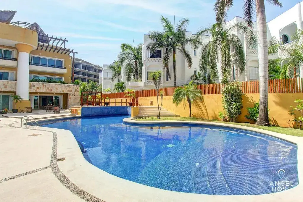 Fabulous Playa Getaway at 38th and Beach plus 2 Pools Onsite!