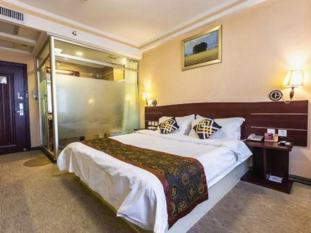 Minghao Holiday Hotel (Pingdingshan Kaiyuan Road Pedestrian Street)