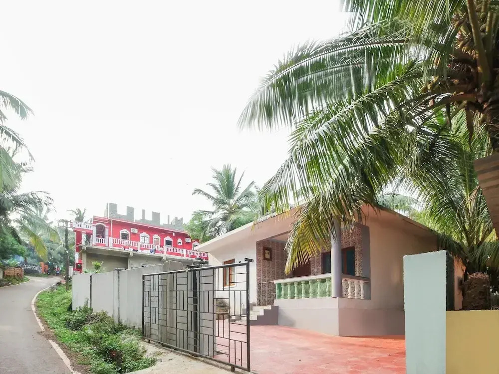 OYO 15529 Home Decent 2BHK Candolim