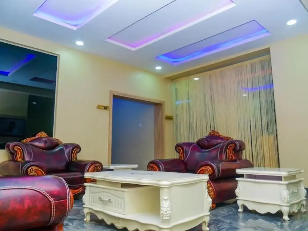 E- Exclusive Hotel