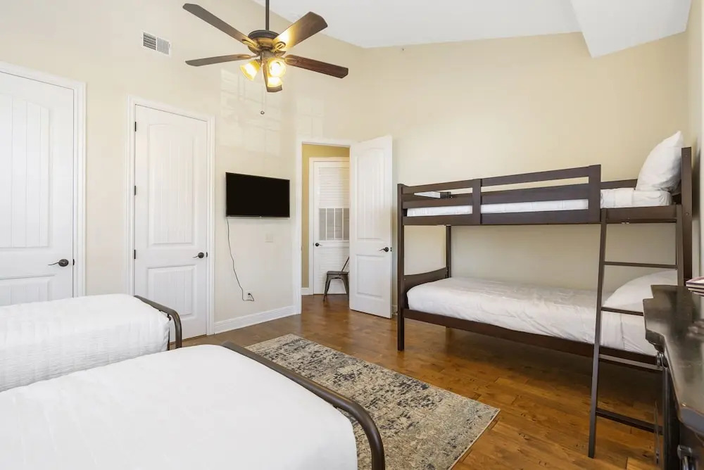 Luxury Penthouse Near Silver Dollar City