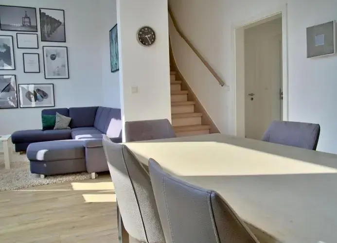 WoogeElisa - Ehrwürdige Dorfvilla in Strandnähe