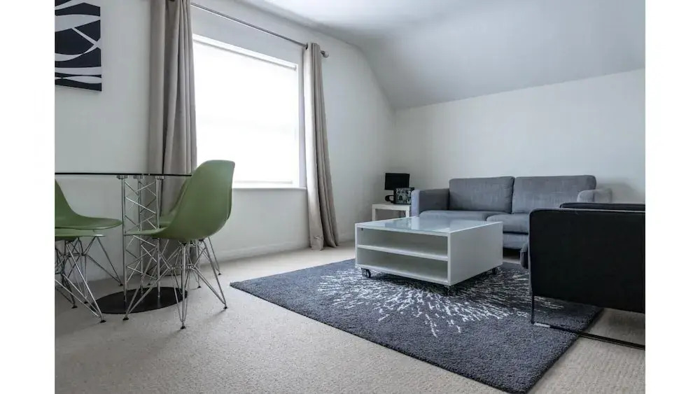 1 Bedroom in Kew Gardens - Clarendon Garden