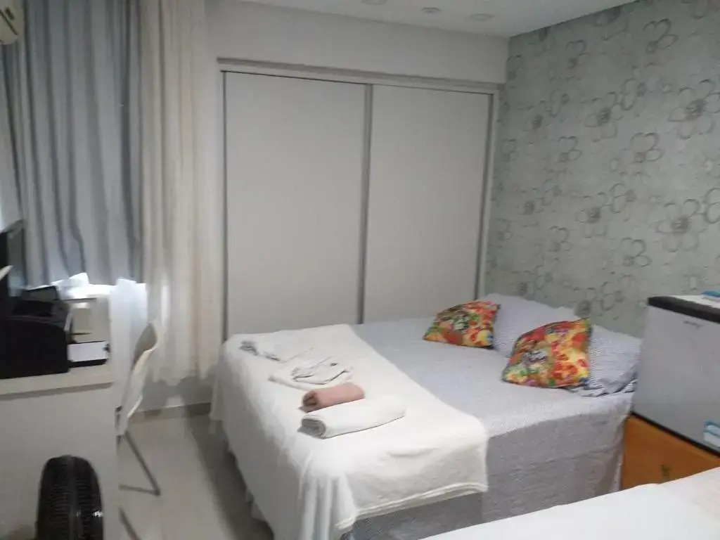QUARTO TRIPLO - AMPLO E CONFORTAVEL-PERTO DO CENTRO DE CONVENÇÕES-FENEARTE-RECIFE-Pe