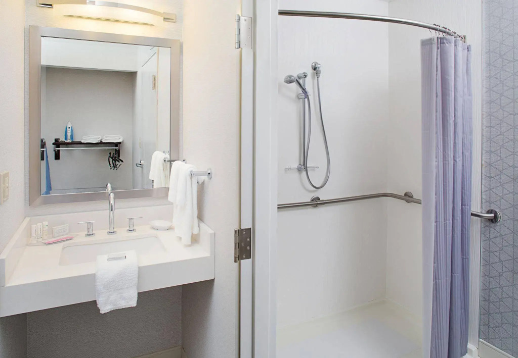 Courtyard by Marriott Manchester-Boston Regional Airport