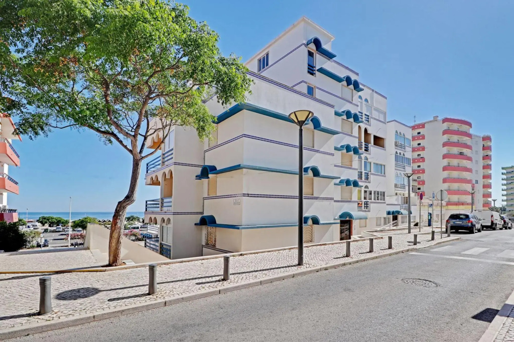 Monte Gordo Beachview 2 by Homing