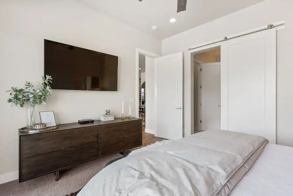 Bunker On The 8th 7 Bedroom Home