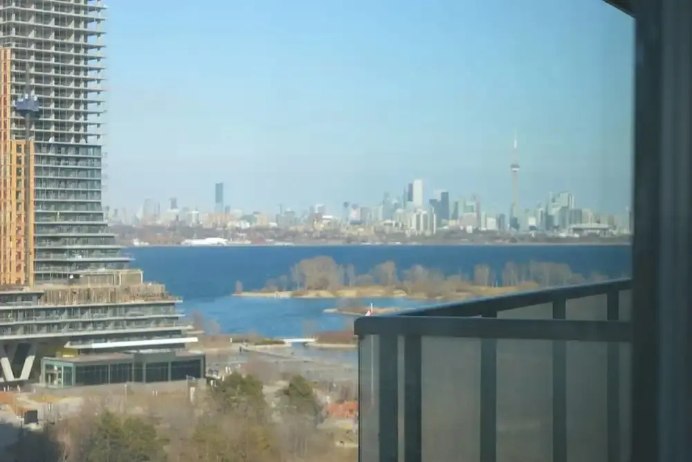 NEW Luxury Condo - Lake Shore View With Parking