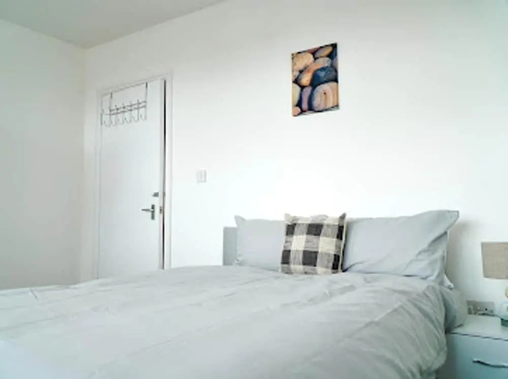 Clean, Spacious 2-bed Apartment in Brierley Hill