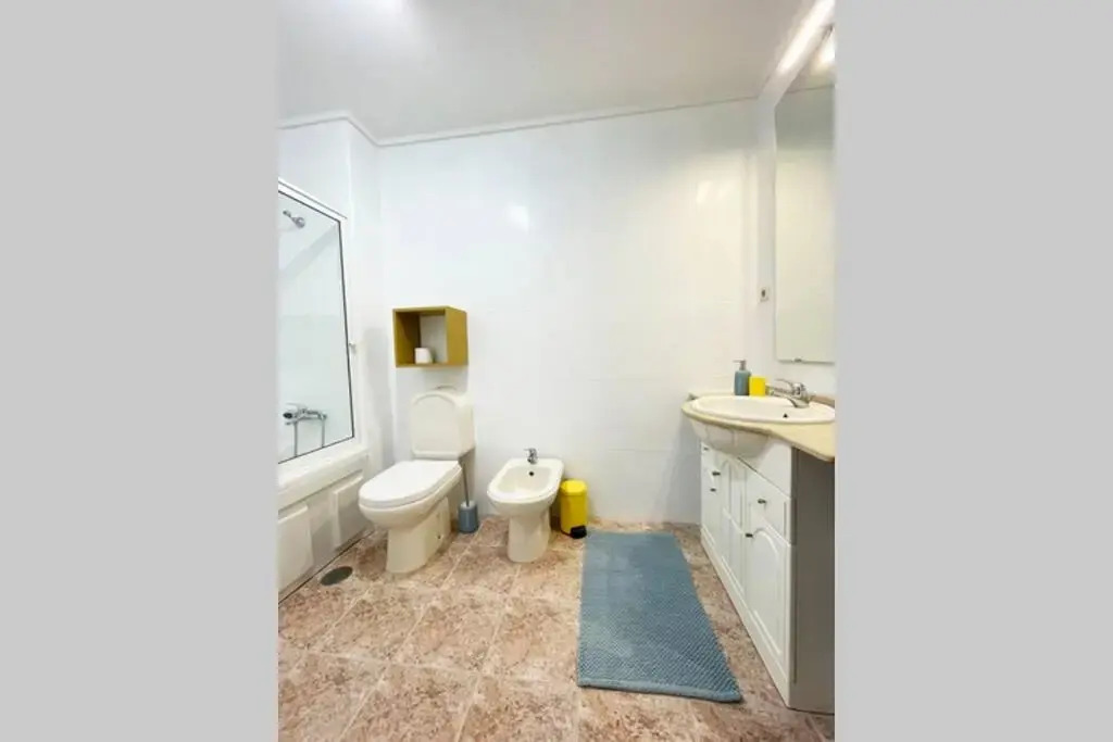 Yellow House Aveiro Free Netflix and garage