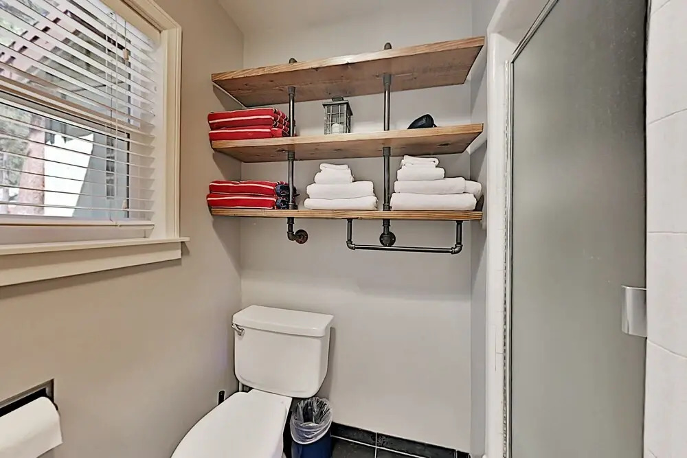 Incredible Restored Vintage W/ Hot Tub 2 Bedroom Home