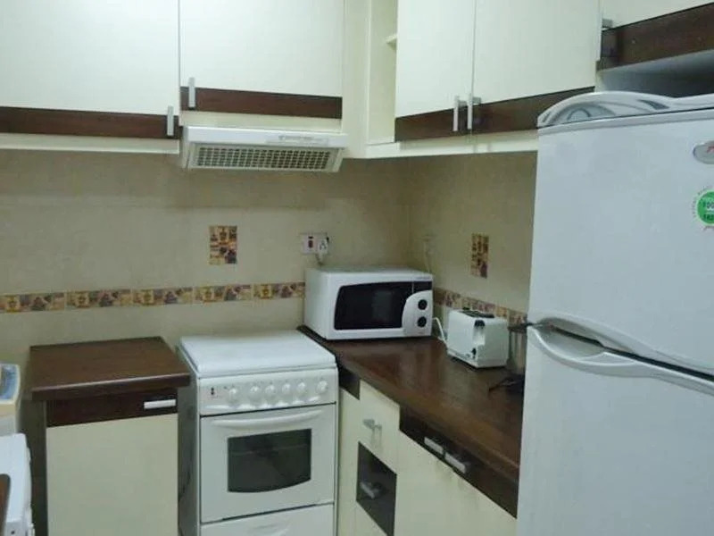 Al Commodore Suites