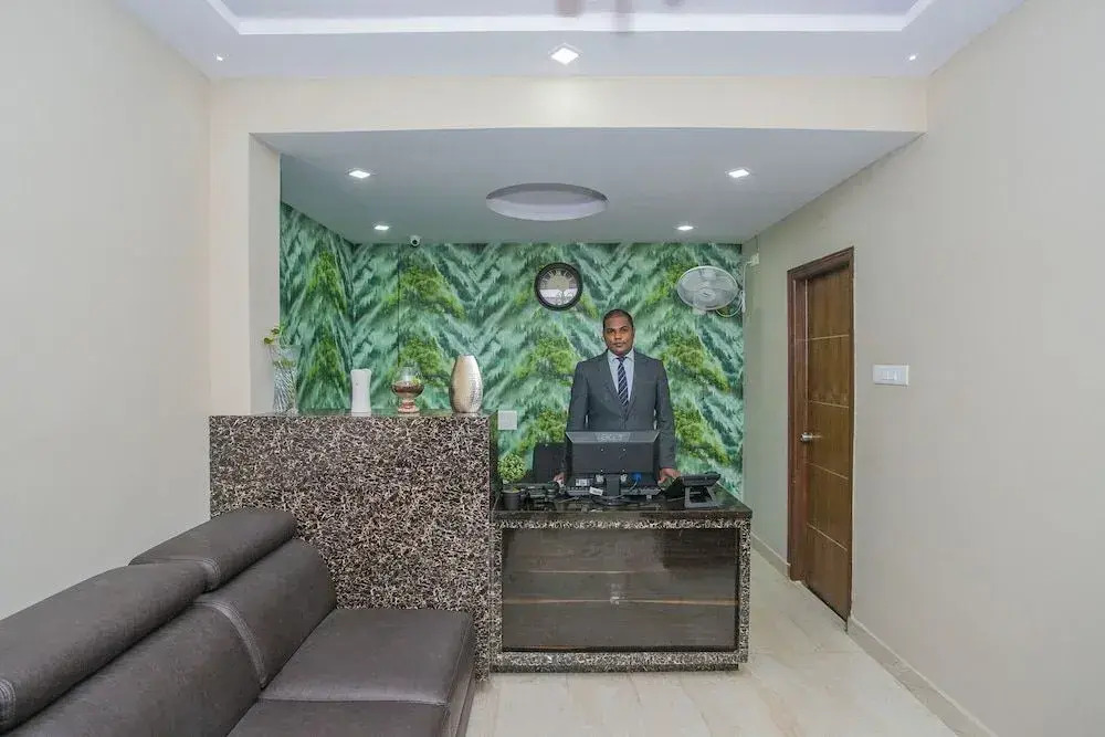 OYO 26963 Hotel Crystal Grandeur