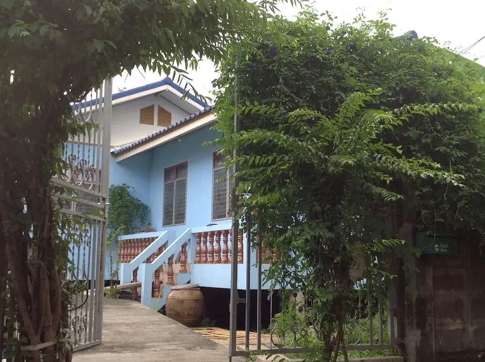 Neon's House