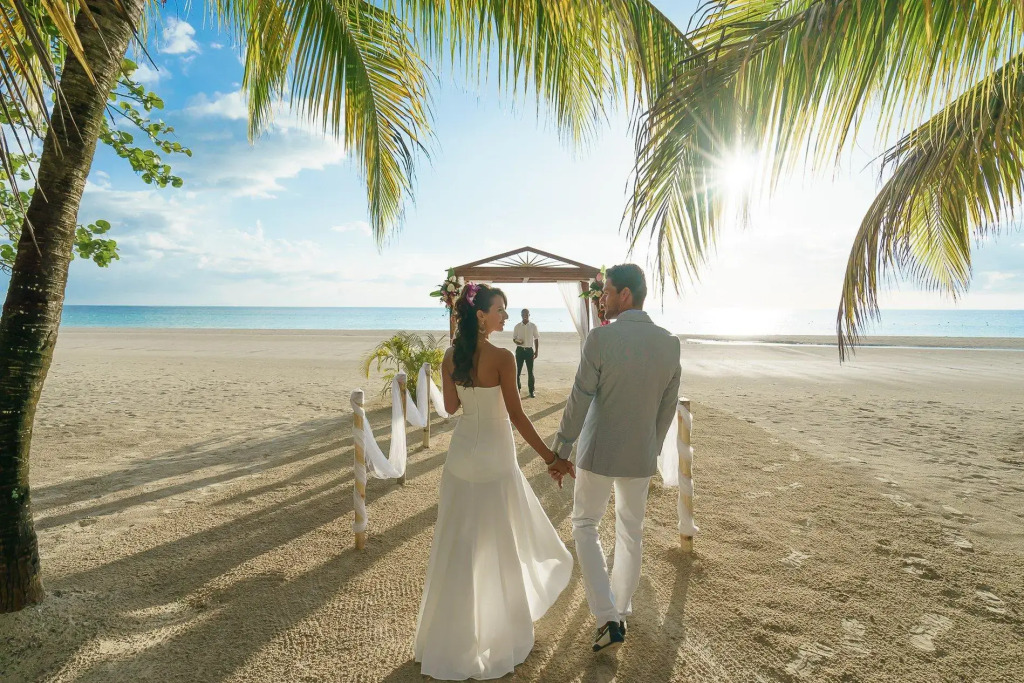 Couples Swept Away All Inclusive