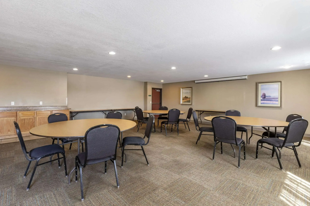 Sleep Inn & Suites Pleasant Hill - Des Moines