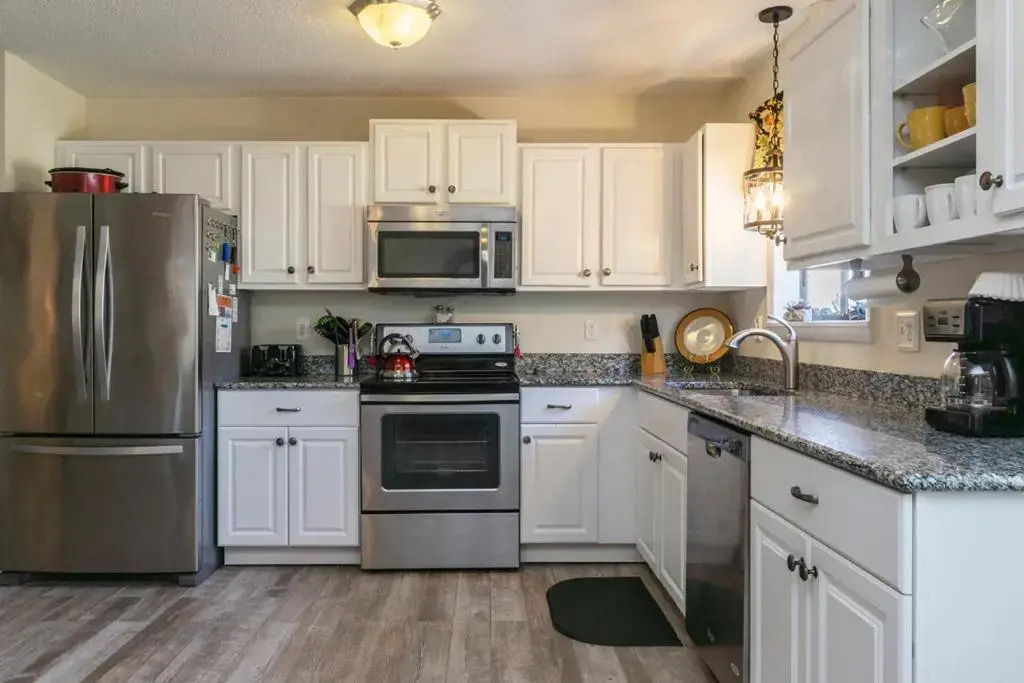 Cottage Breeze by Oak Island Accommodations