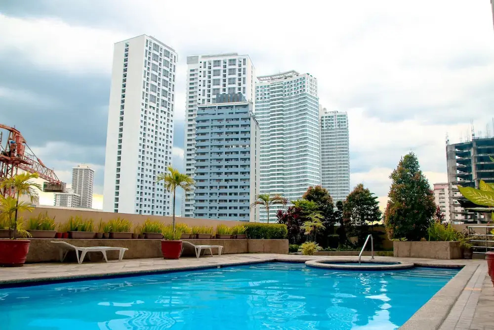 Greenbelt w/balcony Park view. Service.Location