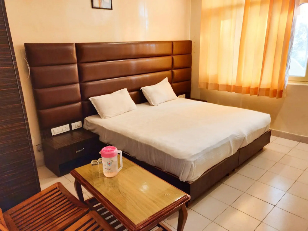 Pops Hotel & Restaurant