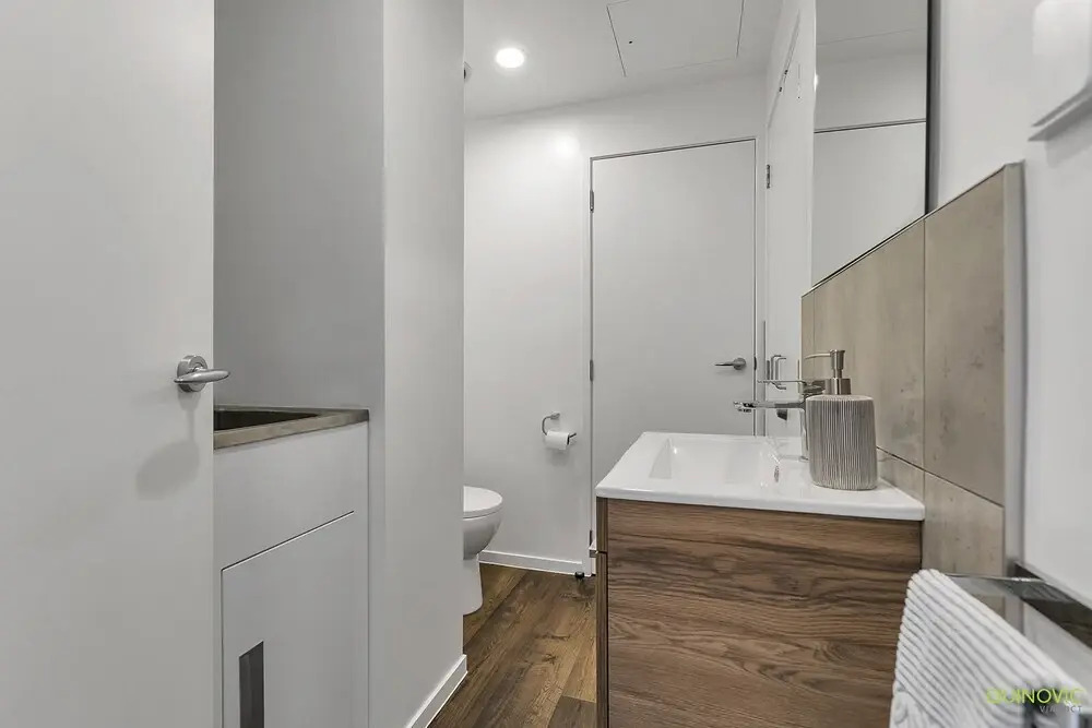 QV Modern Upscale Apartment - 1012