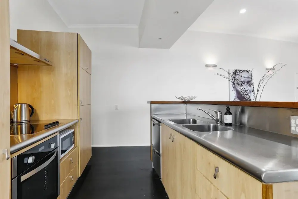 *BRAND NEW* Contemporary 1 bdrm - Prime location!