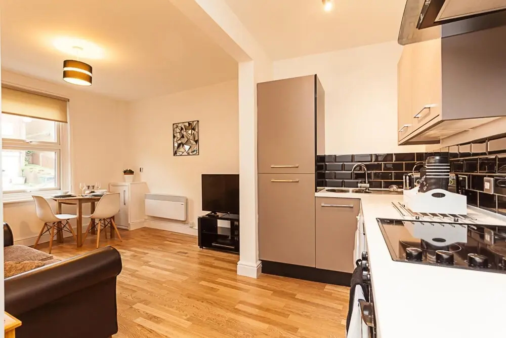 Redhill Garland- 1 bed Self Contained Apartment Close to Hospital