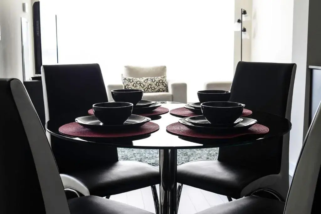 Royal Stays Furnished Apartments - Missisauga City Centre