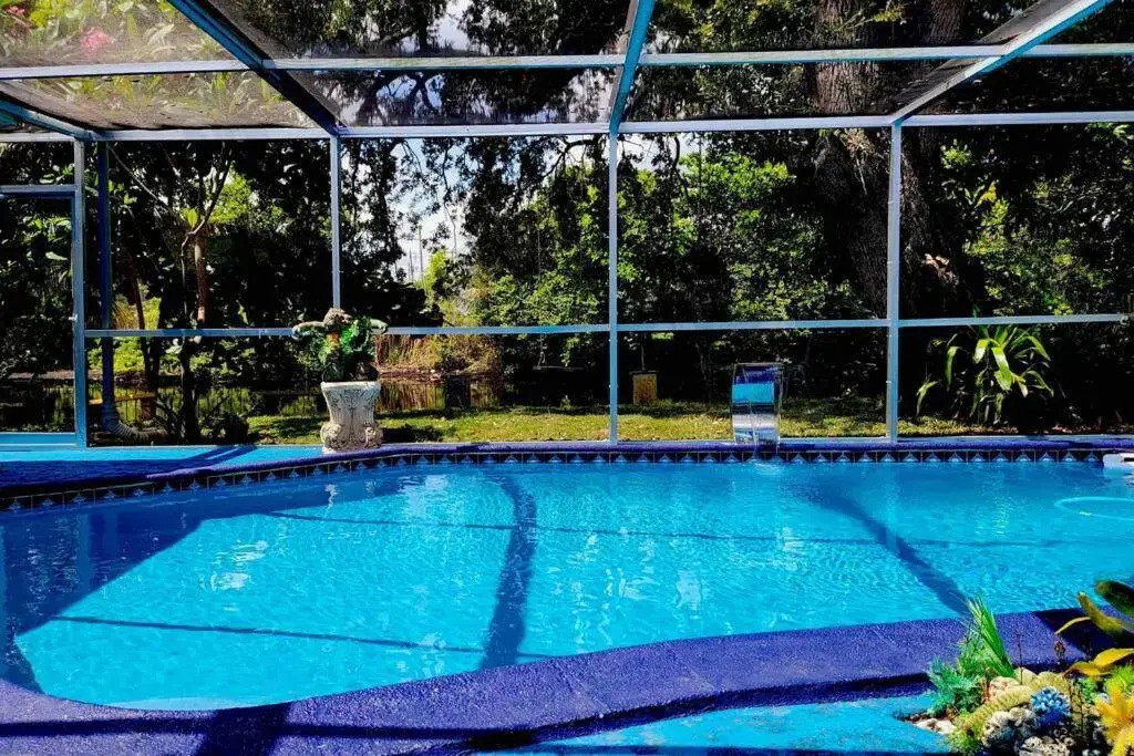 RIVER to BEACH 3 R 2 B Family and Pet Heated pool Airport Downtown Beach K2