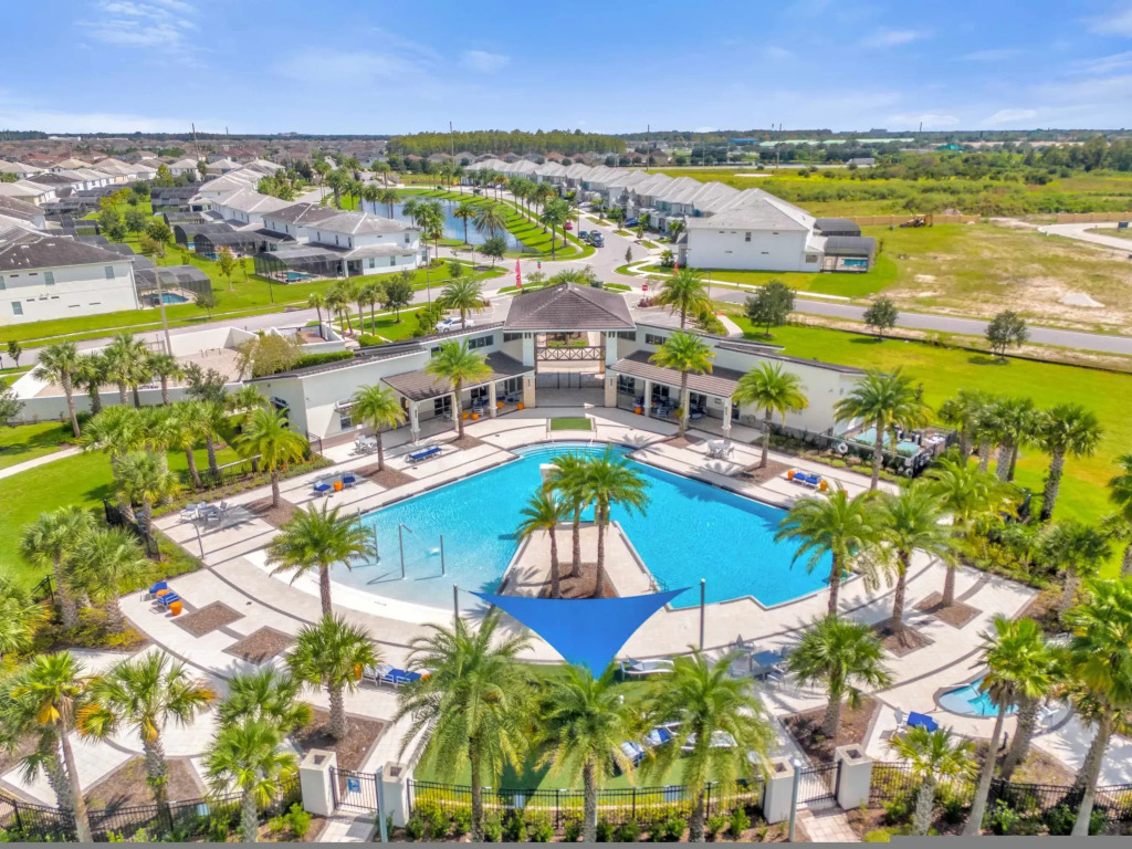 Luxury Home - ALL the Extras - Sleeps 39