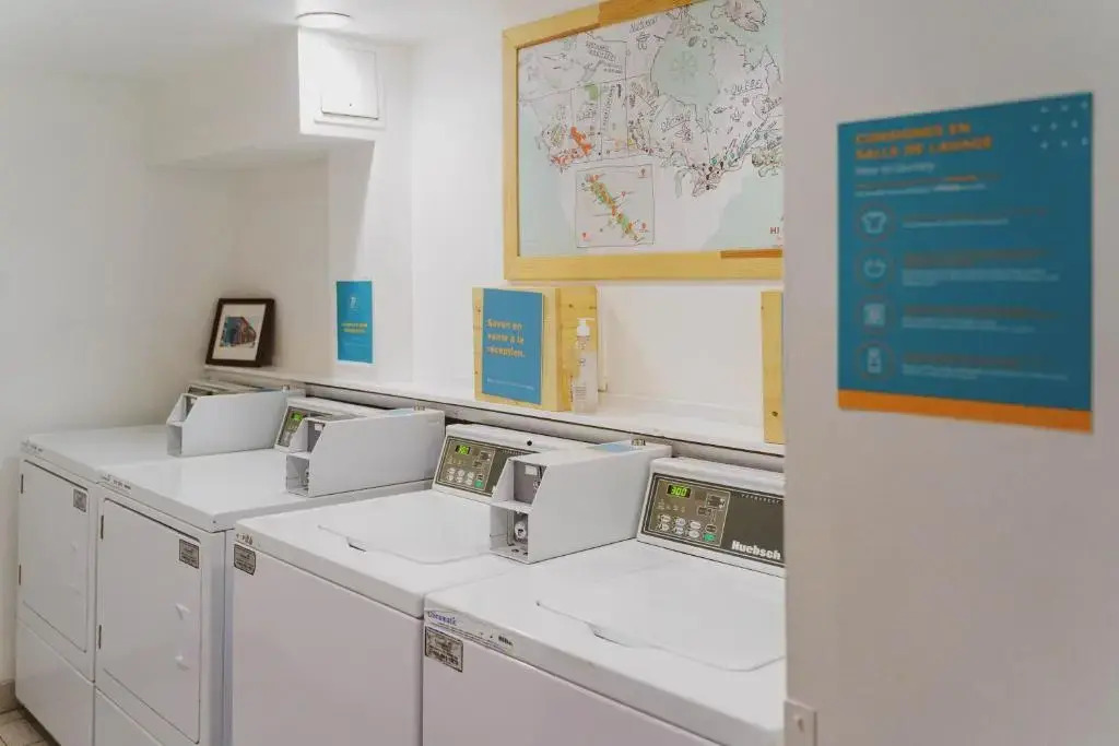 Auberge Saintlo Montréal Hostel