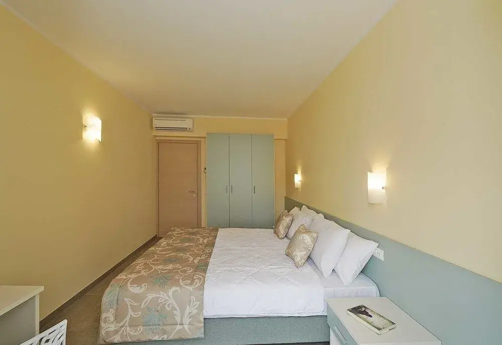 Residence Dany appartamenti con cucina vista lago piscina e parcheggio