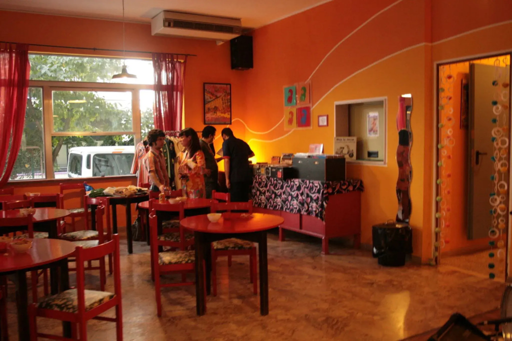 Sunflower Beach Backpacker Hostel & Bar