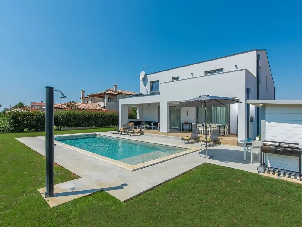 Modern Luxurious Villa For 8 10 People With Private Swimming Pool Near Porec