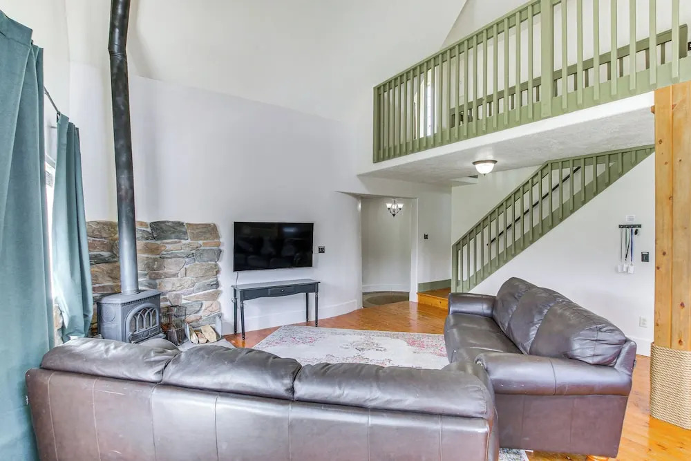 Massive Cabin w/ Game Room, 1 Mi to Bear Lake