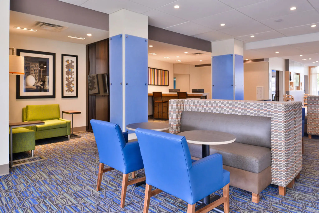 Holiday Inn Express & Suites Mall of America - MSP Airport by IHG