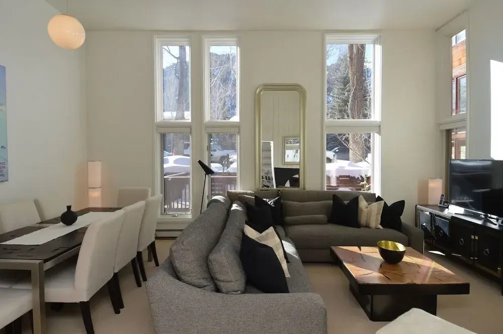 Old Hundred by Frias Properties