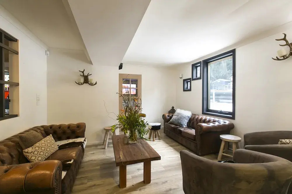 Feathertop Alpine Lodge