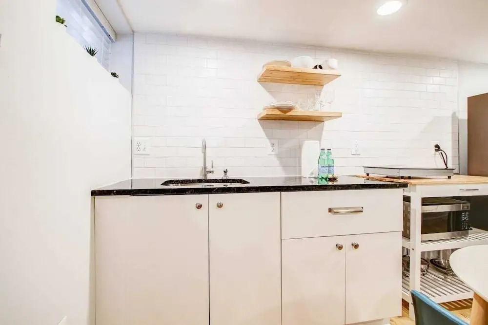 Comfortable Clean Private Studio in Serene DC Neighborhood With Responsive Friendly Host
