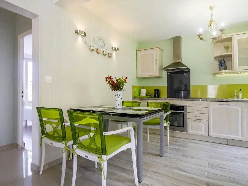 Enticing Holiday Home in Tulle with Garden