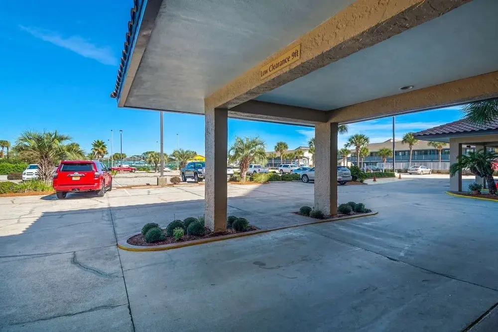Pelican Walk 904