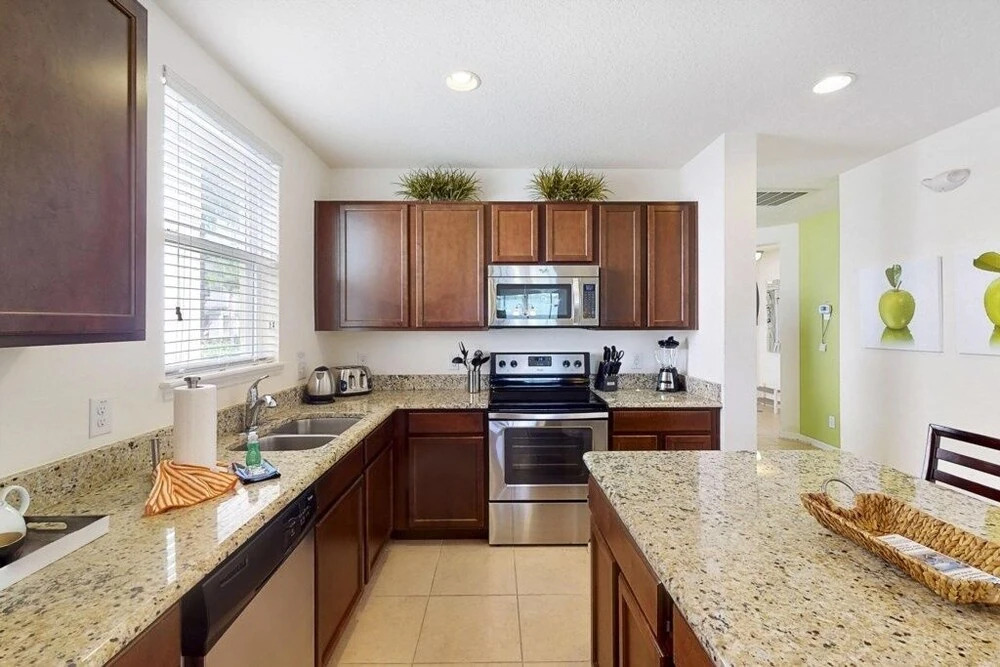 Just Reduced Beautiful 5 Bed Pool & Lots Of Space 5 Bedroom Home by Redawning