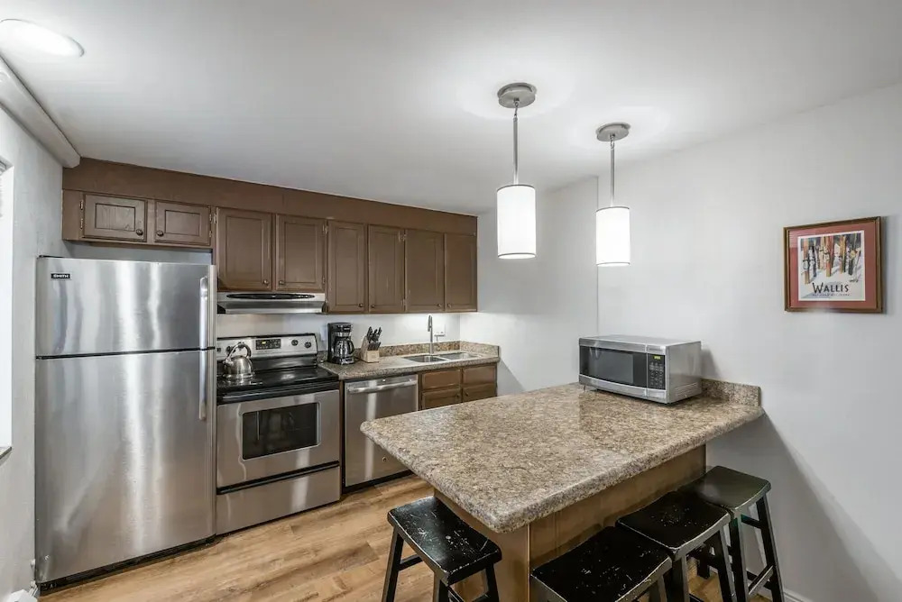 New Listing! Pool, Spa & Sauna - Walk To Ski Lifts 2 Bedroom Condo
