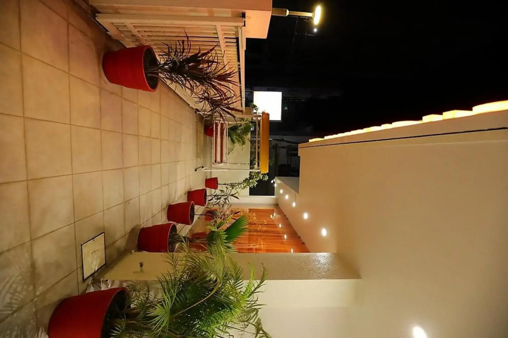 Oyo 37230 Yashraj Hotel