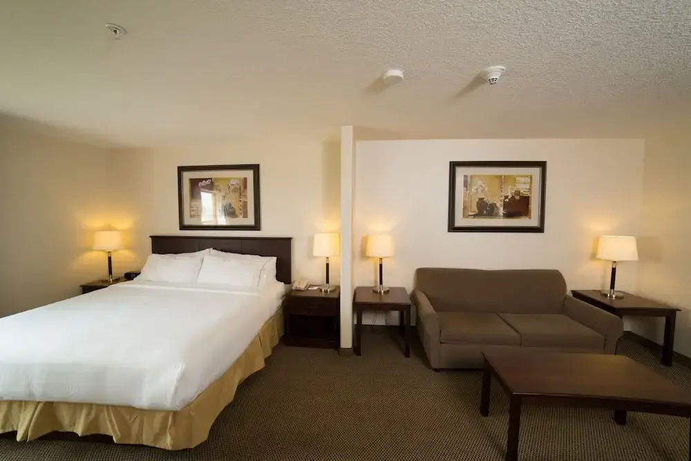 Holiday Inn Express & Suites Whitecourt by IHG