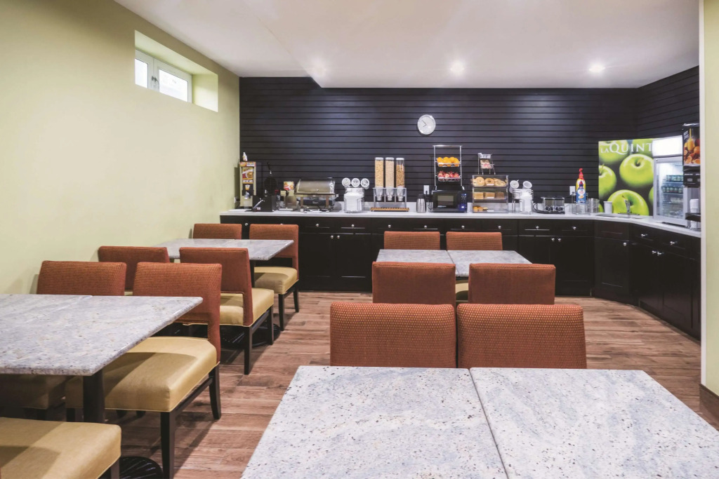 La Quinta Inn & Suites by Wyndham Brooklyn Central